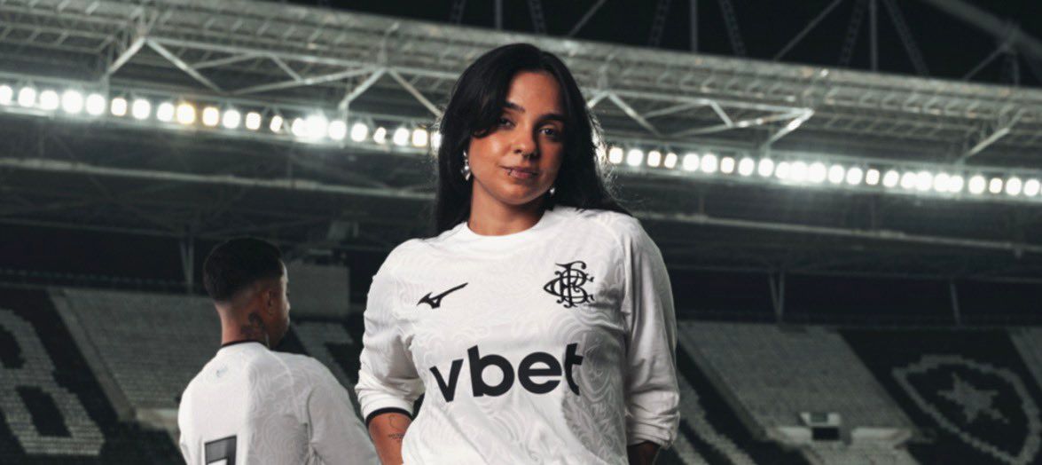 Botafogo Apresenta Nova Versão da Camisa Branca em Manga Longa