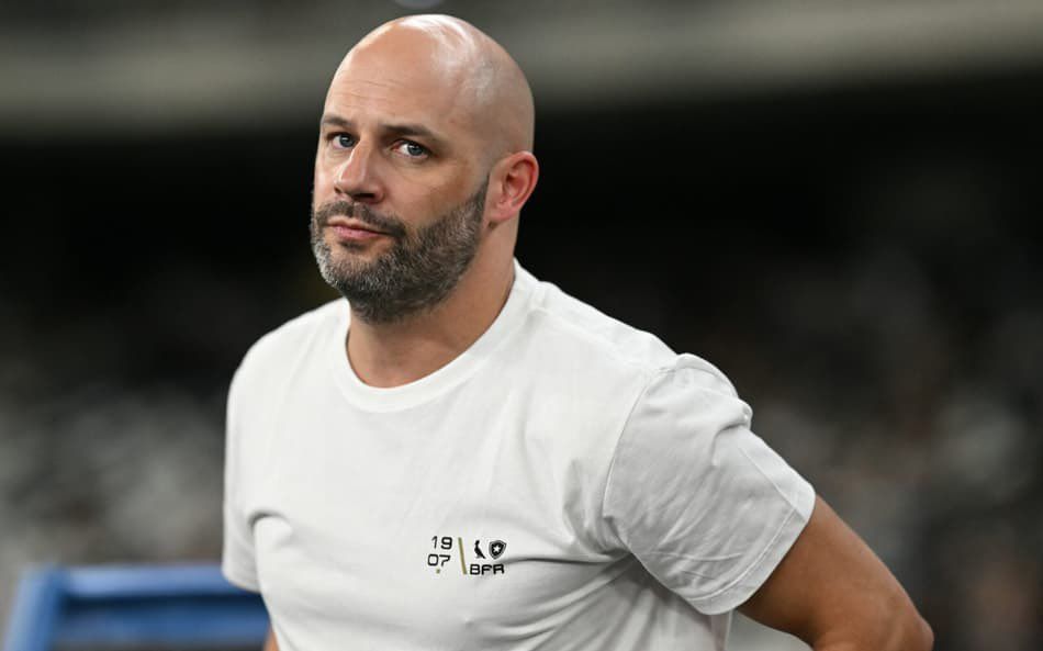 Botafogo Adia Decisão sobre Futuro de Franclim Carvalho